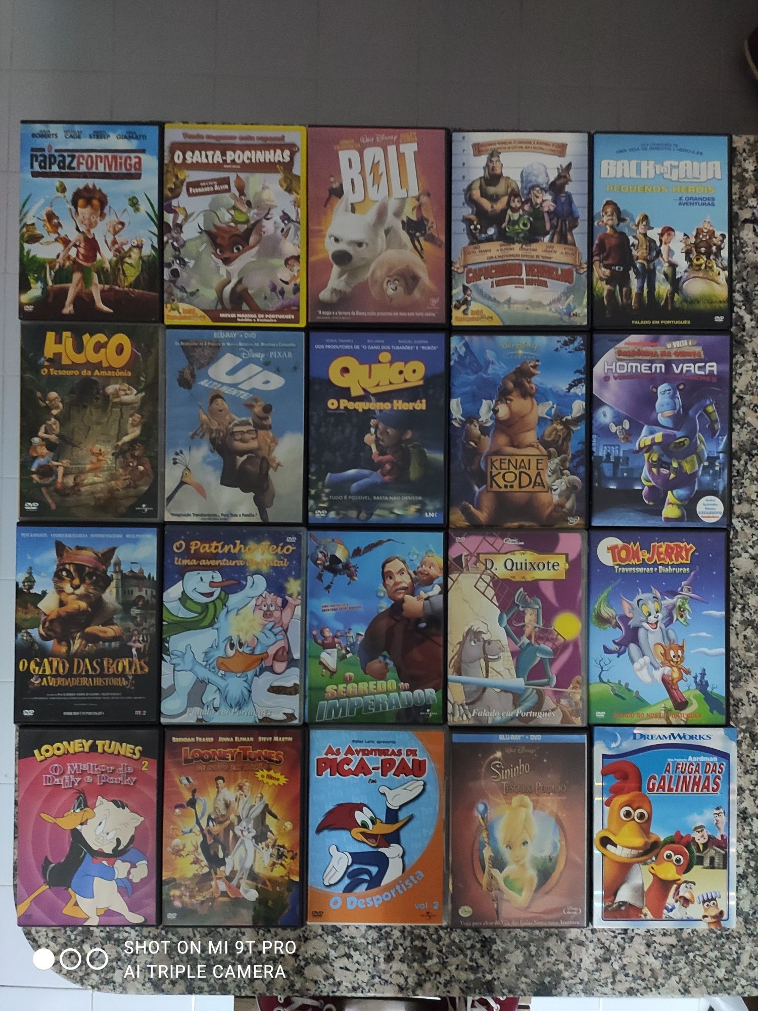 Vendo 20 DVDs originais de animação