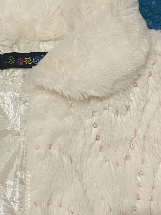 Продам белую шубку (демисезон) на девочку