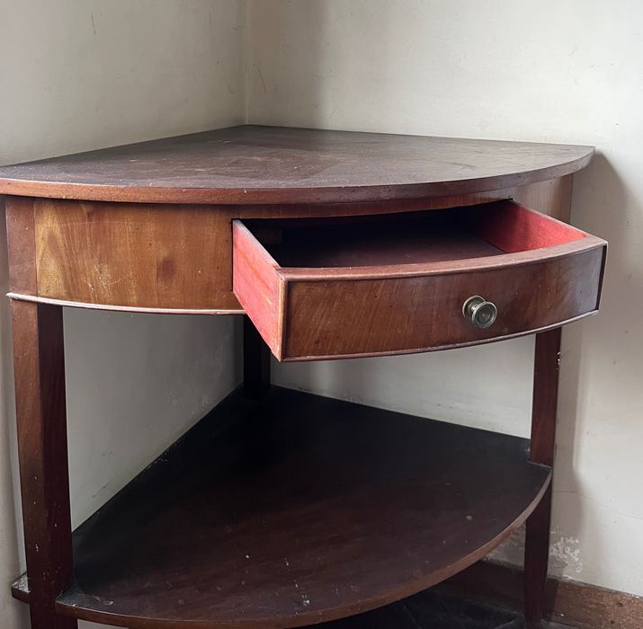 Par de pequenas cantoneiras em mogno