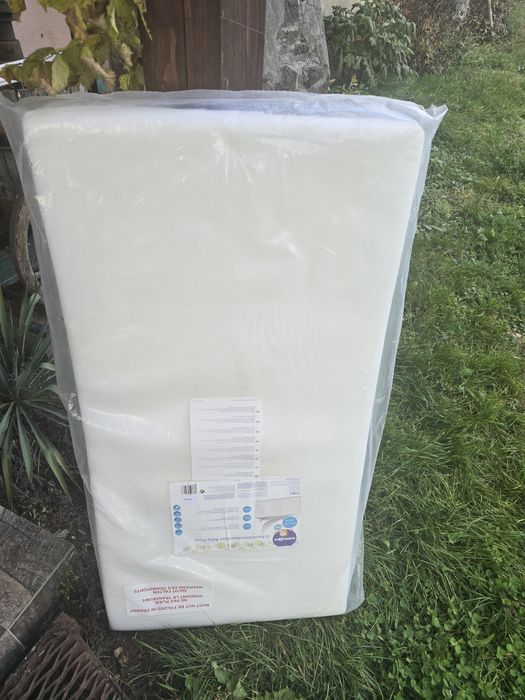 Матрац у дитяче ліжкчко із пінним ядром тобто основою з різноманітни