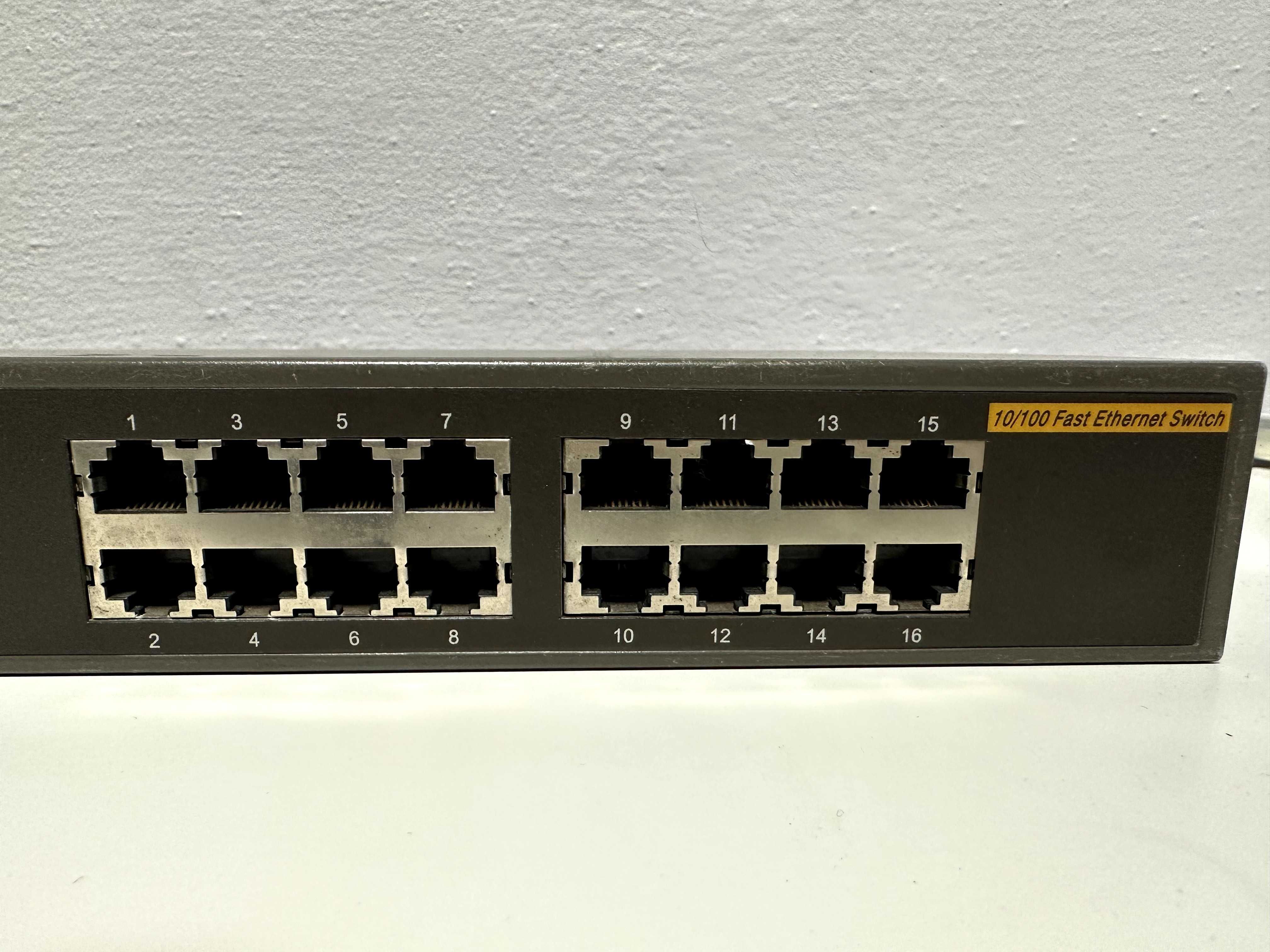 Switch przełącznik D-LINK DES-1016D
