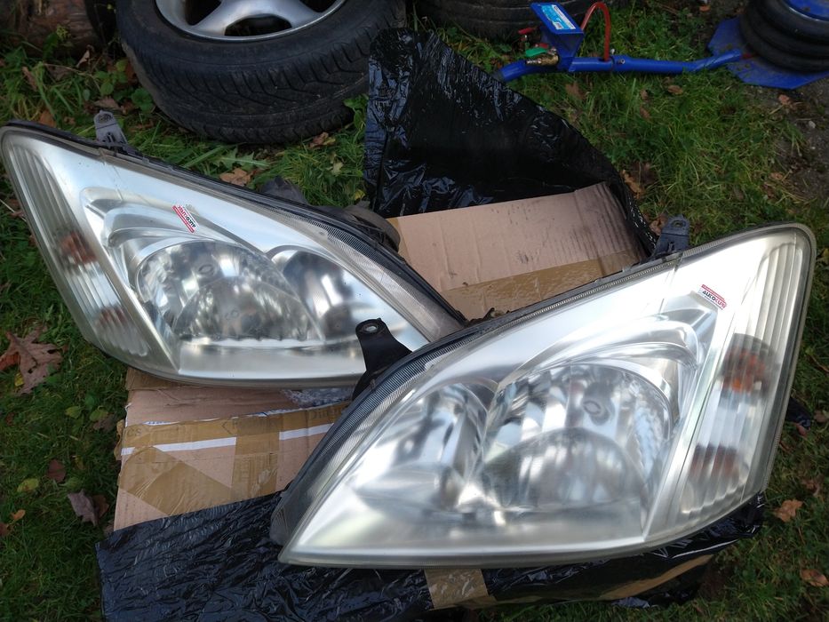 Toyota Corolla e12 reflektory/lampy