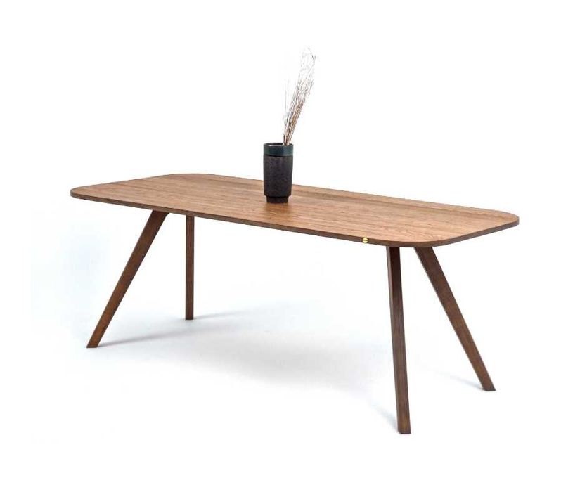 Dębowy stół SKANDYNAWSKA HARMONIA – minimalizm i piękno w Twoim domu