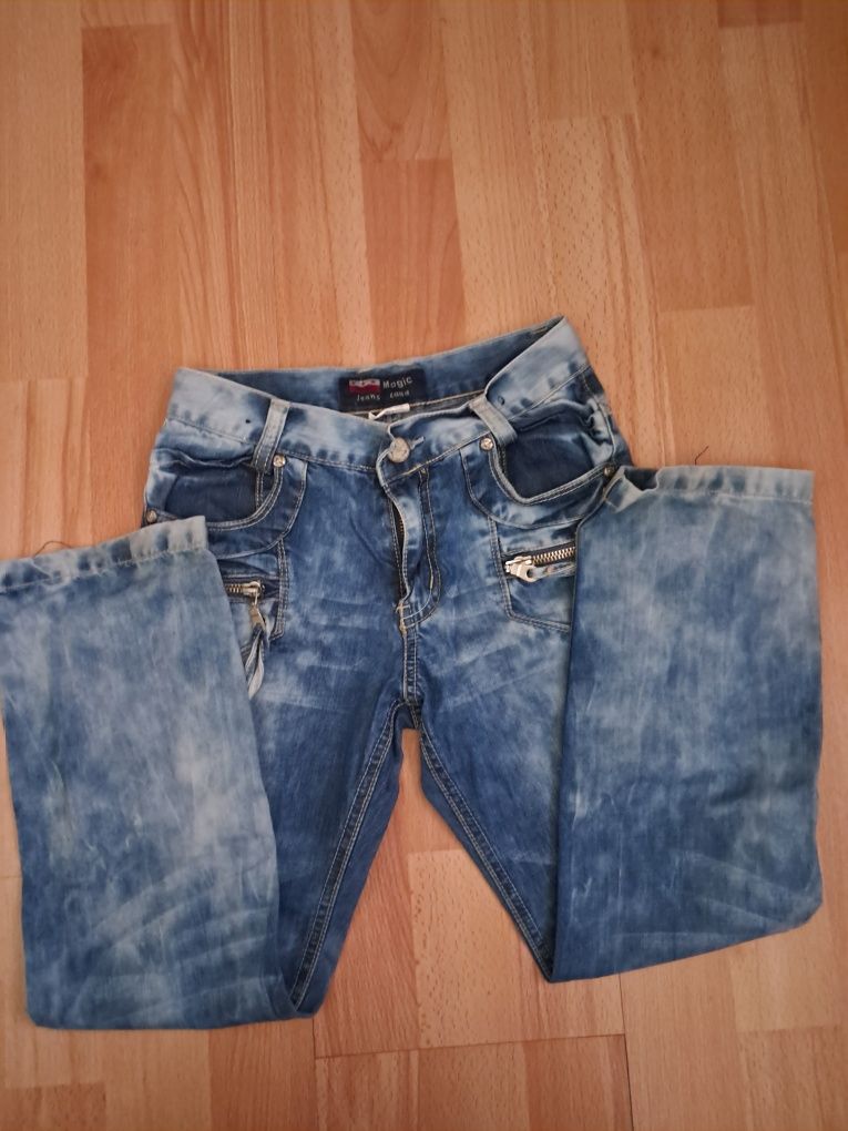 Продам джинсы на мальчика 6-8 лет, рост 122см