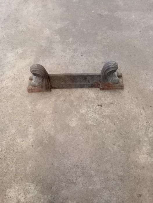 Vendo esta peça muita bonita bom estado em ferro