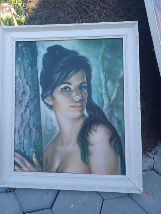 Vendo quadros antigos.