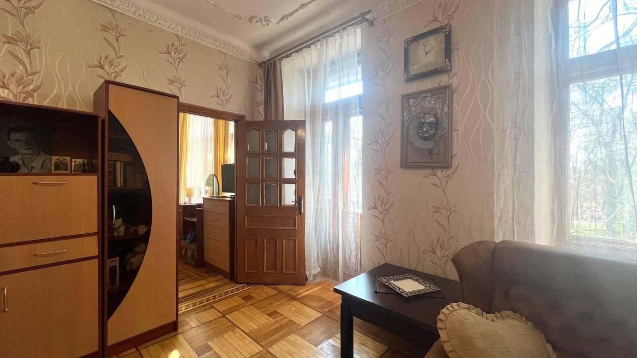 Продам 4-комнатная квартиру в Одессе. Новосельского ул. (SF-2-891-075)