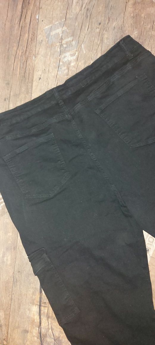 Czarne spodnie jeansy, elastyczne, bojówki, wysoki stan, Shein 4xl