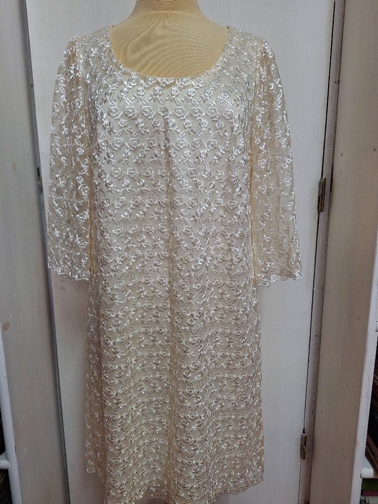 Vestido e jaqueta para ocasiões especiais