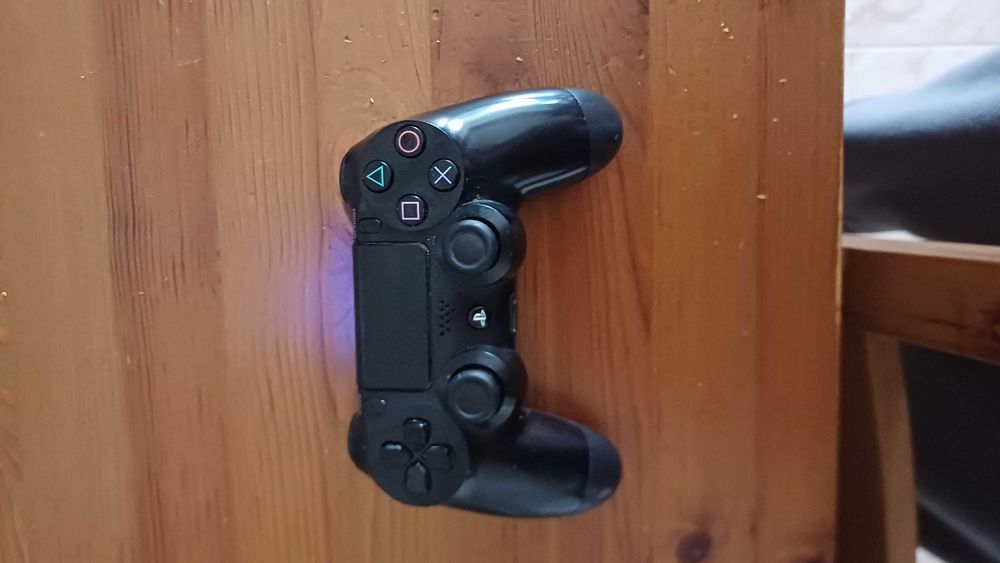 Playstation 4 fat 1tb + 4 jogos