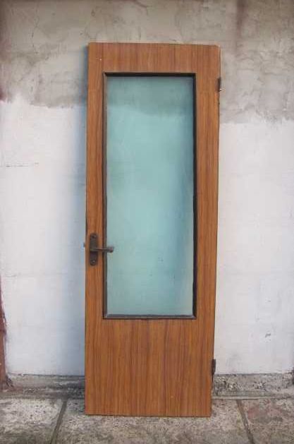 Міжкімнатні дерев’яні шпоновані двері зі склом та замком – шара!