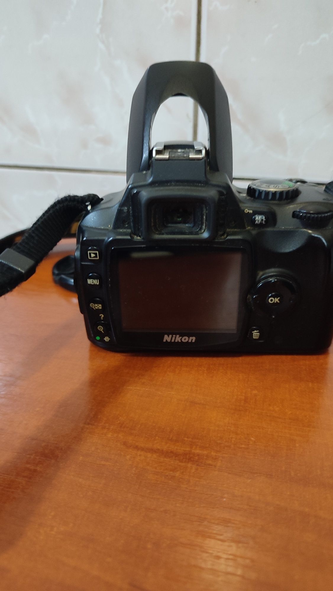 Продам зеркальный фотоаппарат Nikon d40