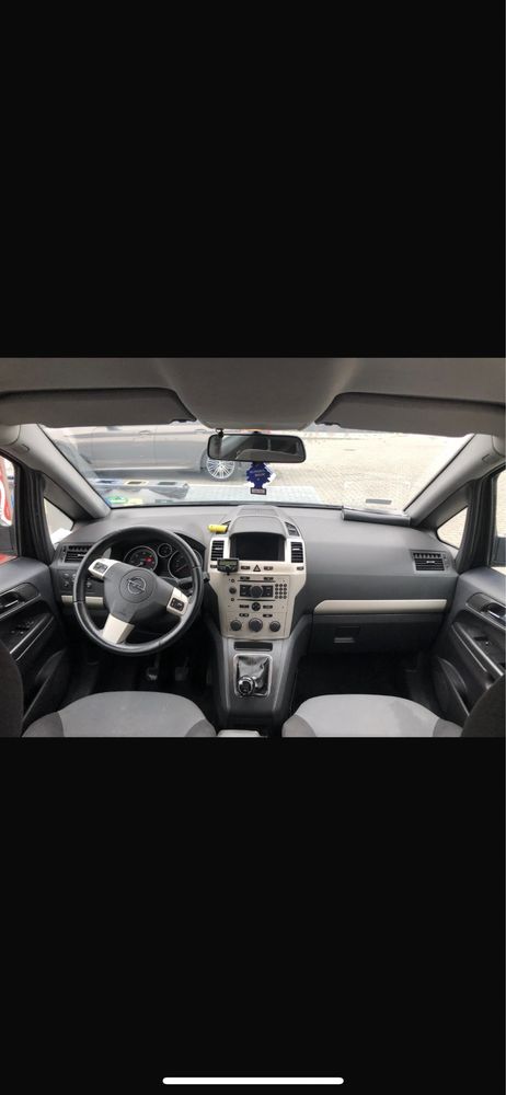 Opel zafira  auto serwisowane bd stan