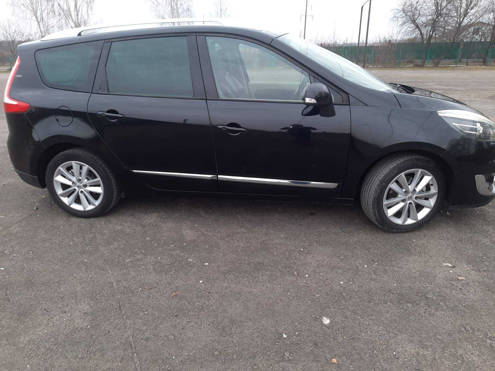 ПРОДАМ Renault Scenic 2012