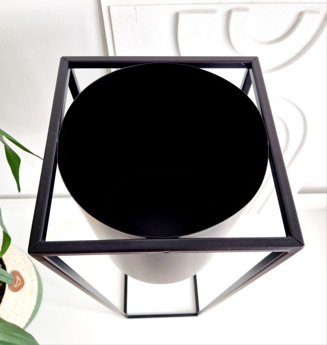 Home&you osłonka Gallica wys 70 cm metalowa czarna doniczka na stojaku