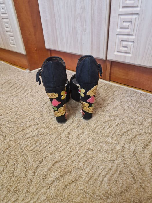 Босоніжки замшеві