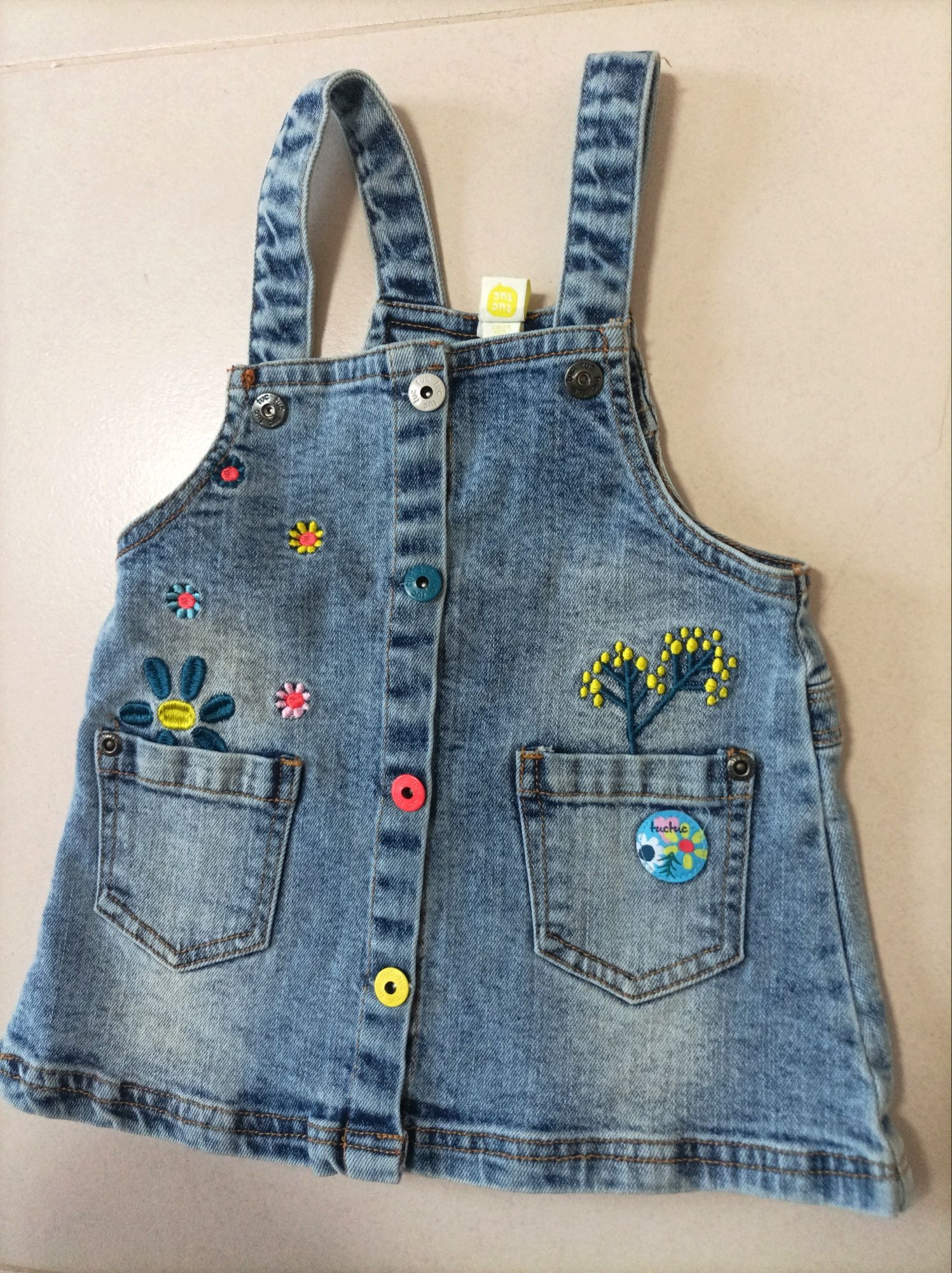 Lote de 10 peças de Roupa para Menina (12 Meses)