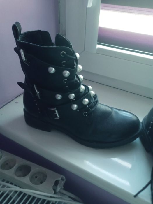 Botki 38 czarne za kostke perelki ozdobne