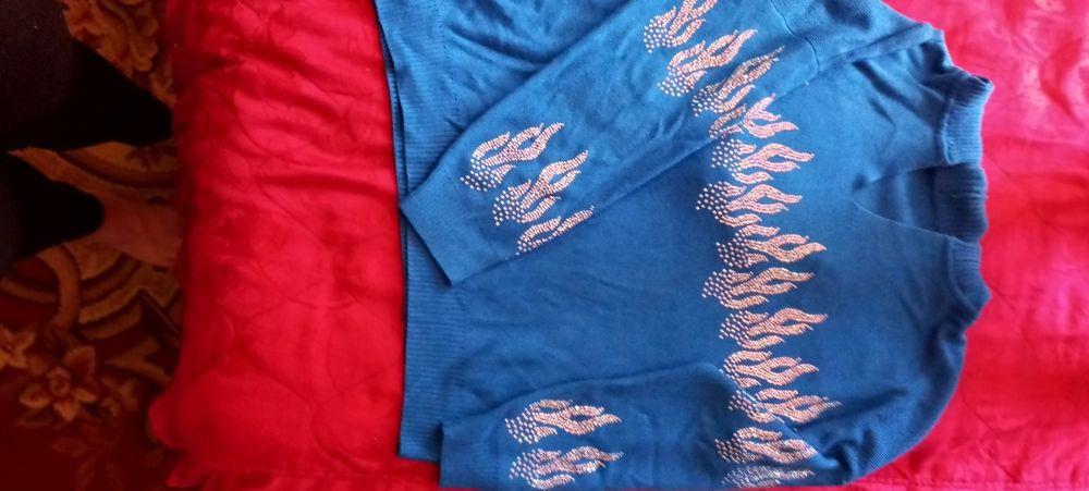 Трикотажний костюм зі стразами