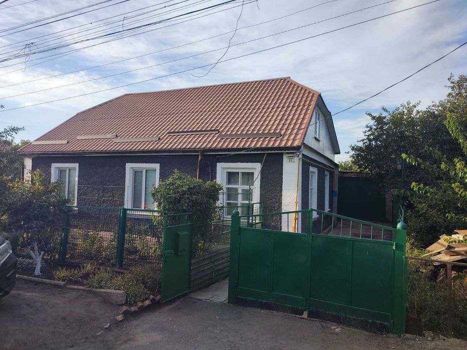 Продається будинок гарне розташування (р-н Ласточки) Довгинц. р-н