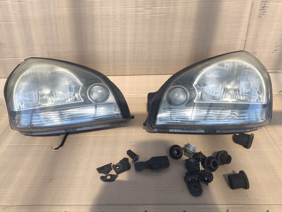 Lampa przednia 92102-2XXX HYUNDAI TUSCON 2008  komplet prawa/lewa