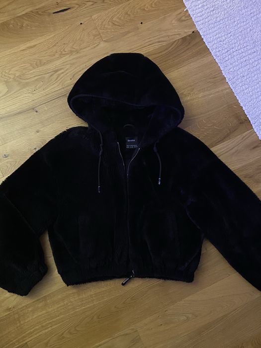 krótkie czarne futro Bershka M