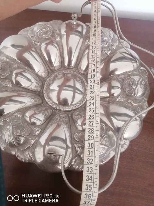 Fruteira em casquinha, com mais de 80 anos