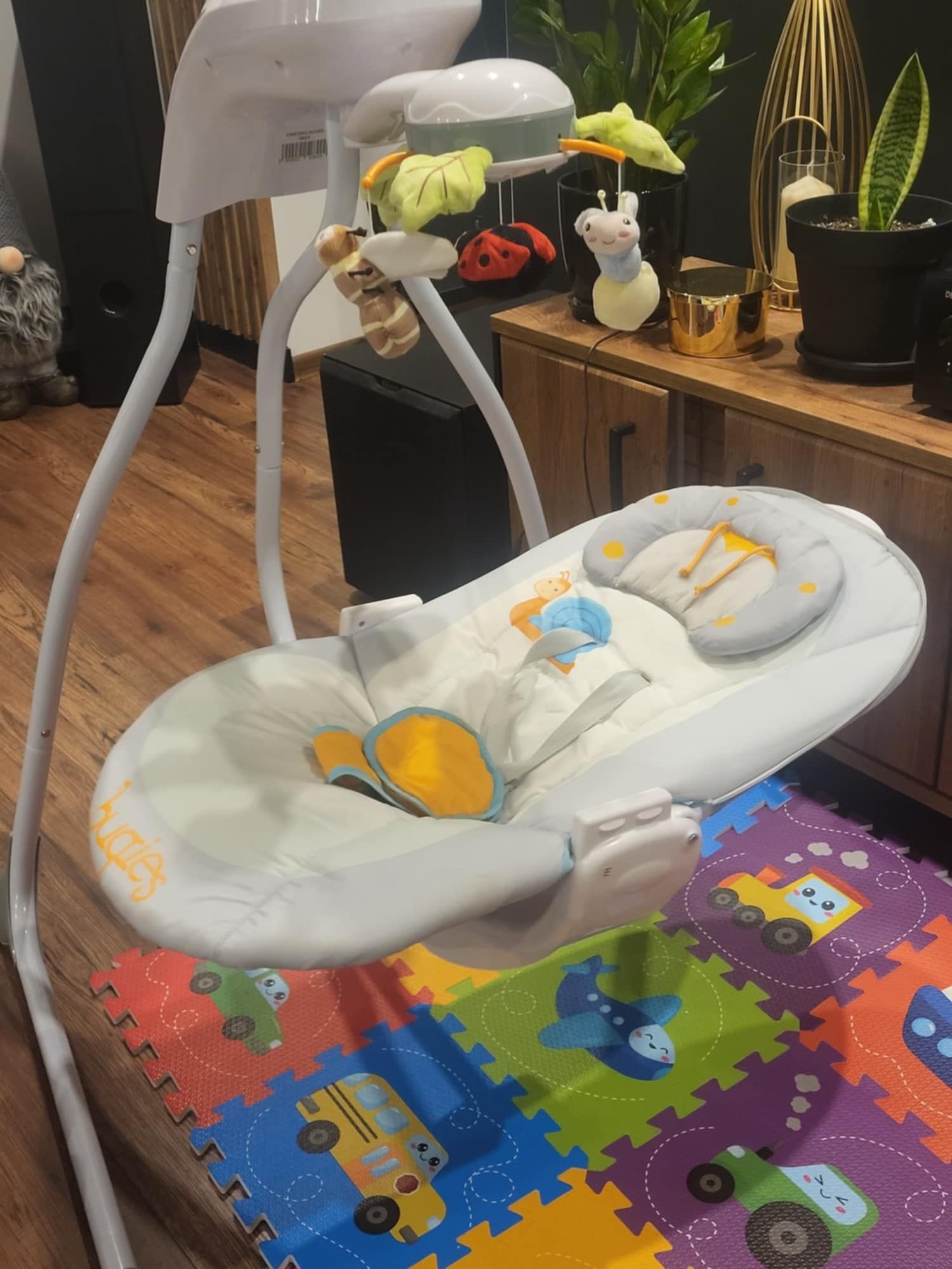 Huśtawka elektryczna z karuzelką Caretero Bugies