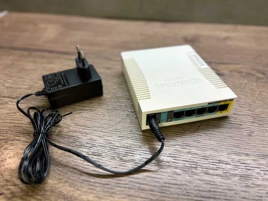 Продам мощный Wi-Fi роутер MikroTik RB951Ui-2HnD (нерабочий один порт)