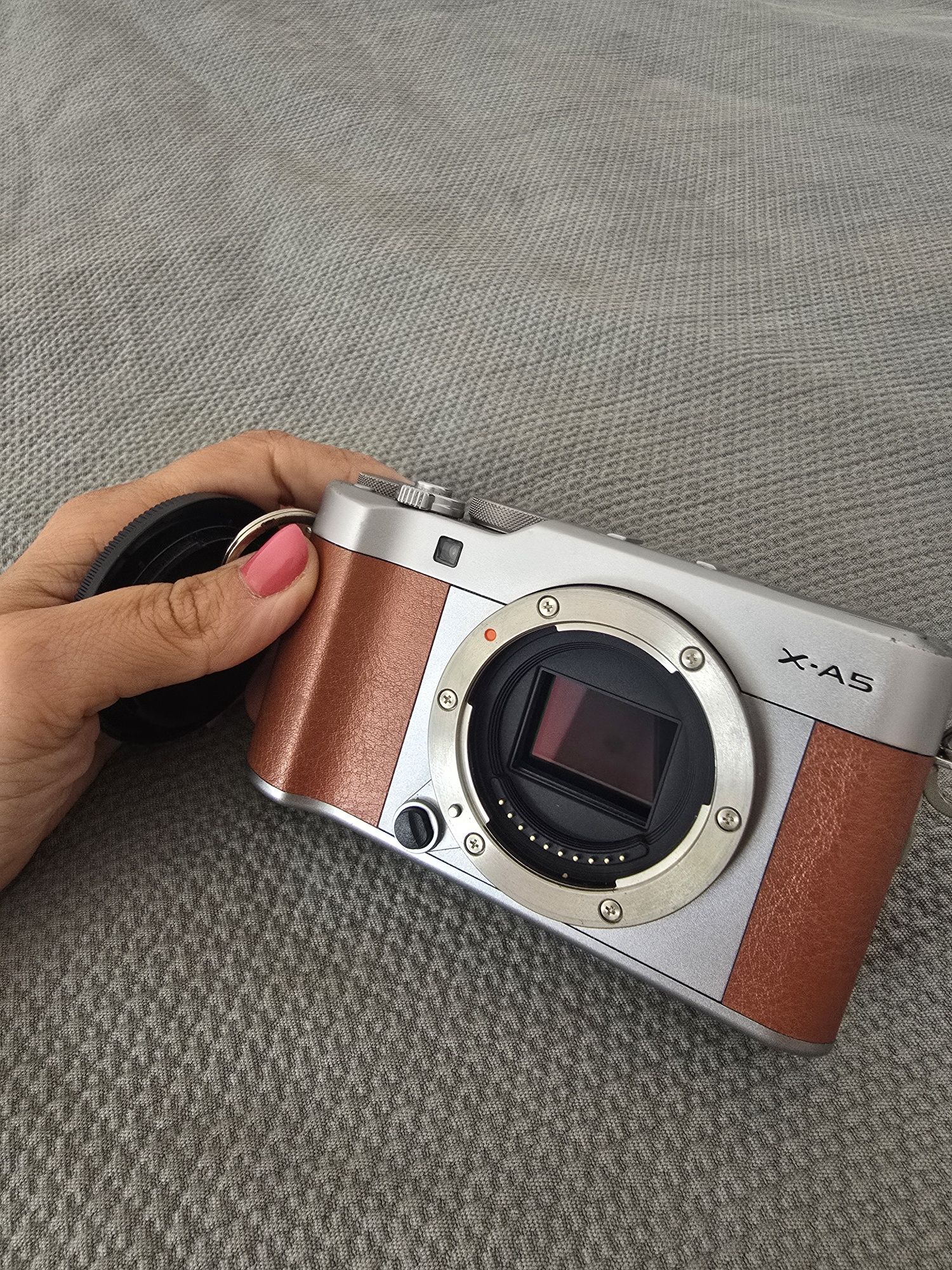 Fujifilm X-A5 + 2 Lentes (XC 15-45mm + XC 50-230mm)