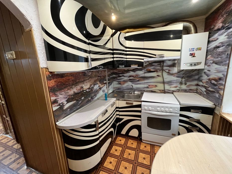 Кухонна стінка лакова