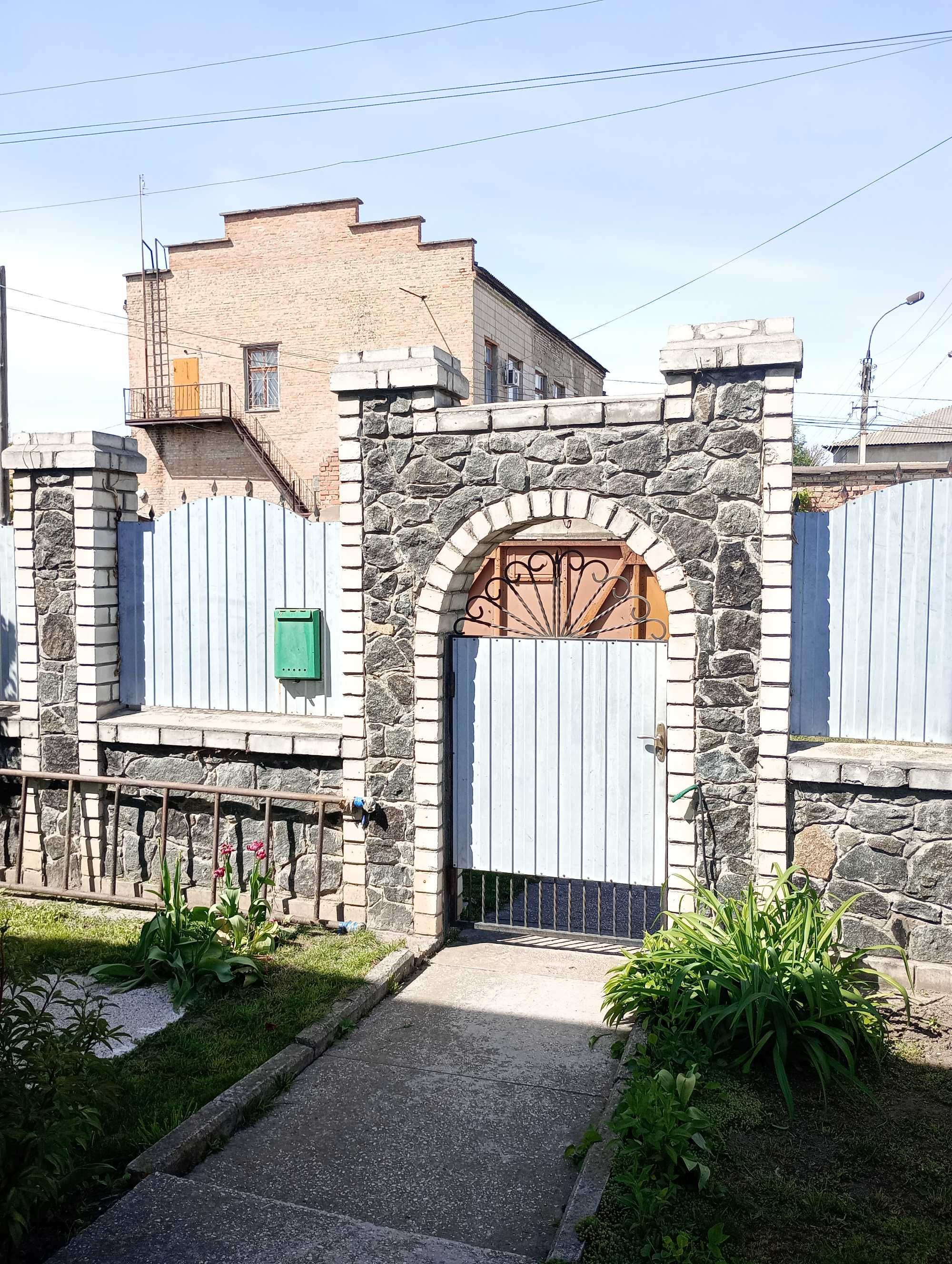 Гарний, великий будинок в центрі міста