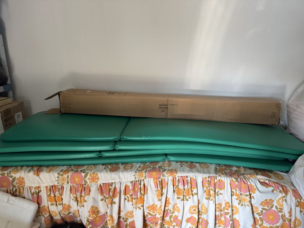 4 espreguiçadeiras + colchoes