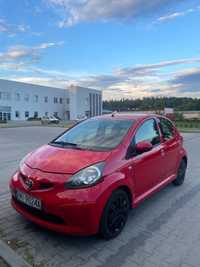 Toyota aygo 1.0 czerwona