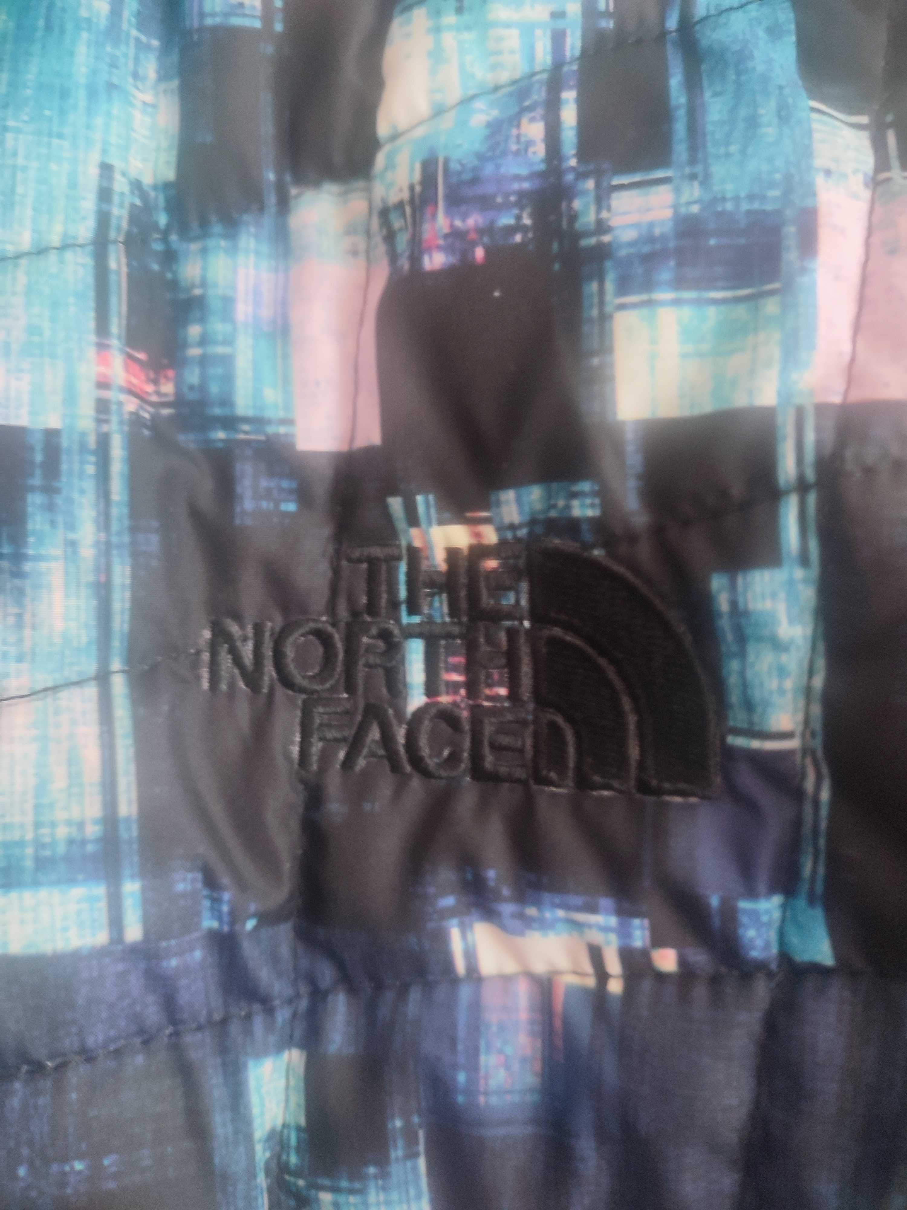 Легенька стьобана курточка від бренду the North Face