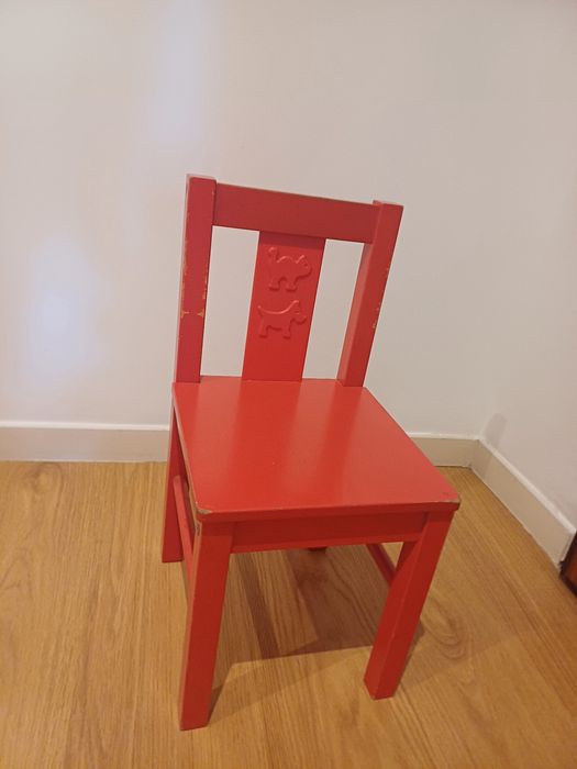 Vendo  mesa e duas cadeiras de criança