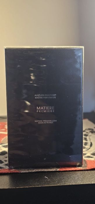 Falcon leather extrait