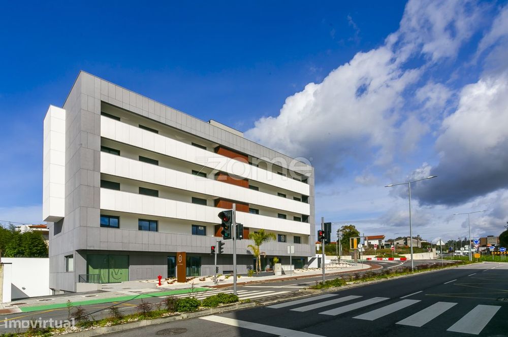 Loja nova para arrendamento em V.N. Famalicão