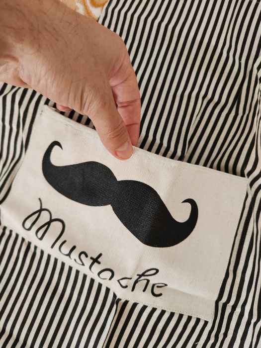 Avental Mustache