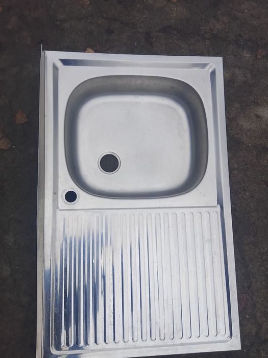 Мойка накладная.