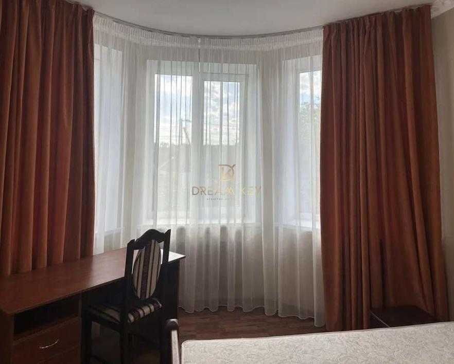 Продам будинок з каміном +4 спальні в центрі с. Гора
