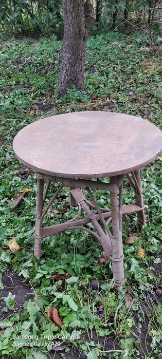 Stary wiklinowe stolik