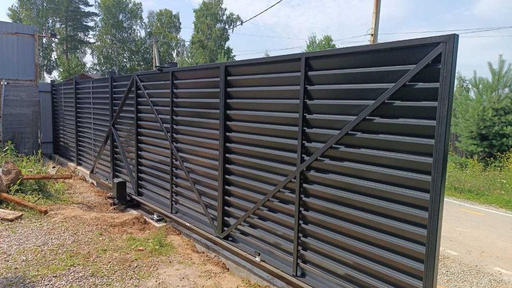 Паркан жалюзі. Паркани огорожі. Металевий паркан.