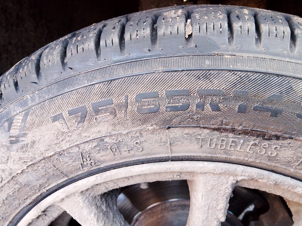 Продам резину175/65r14 зима