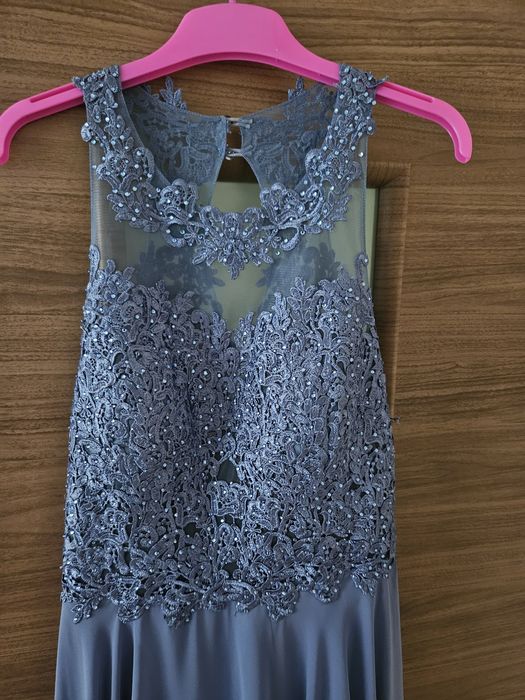 Długa wieczorowa sukienka