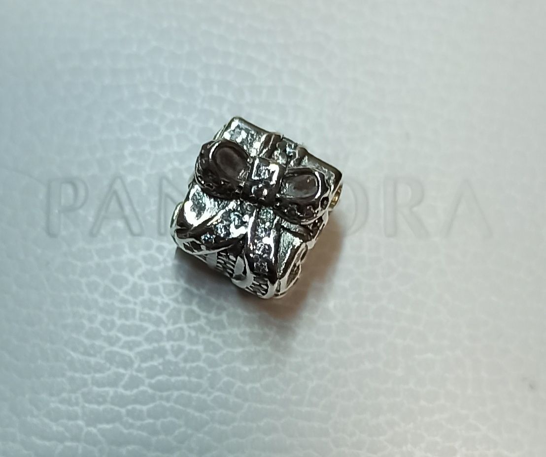 Conta / Charm P/ Pulseira Pandora Original -  Presente -