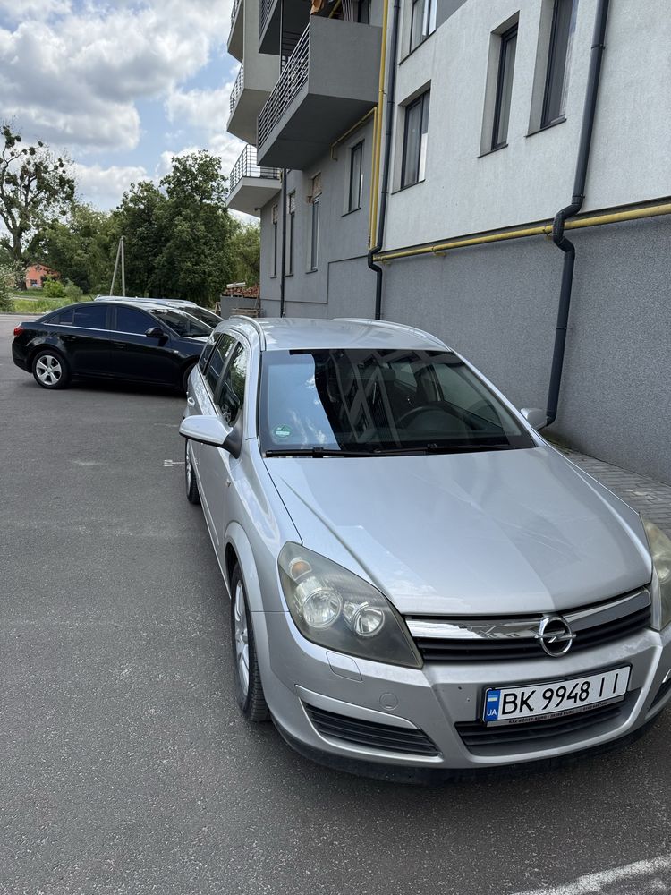 Opel Astra n Університет