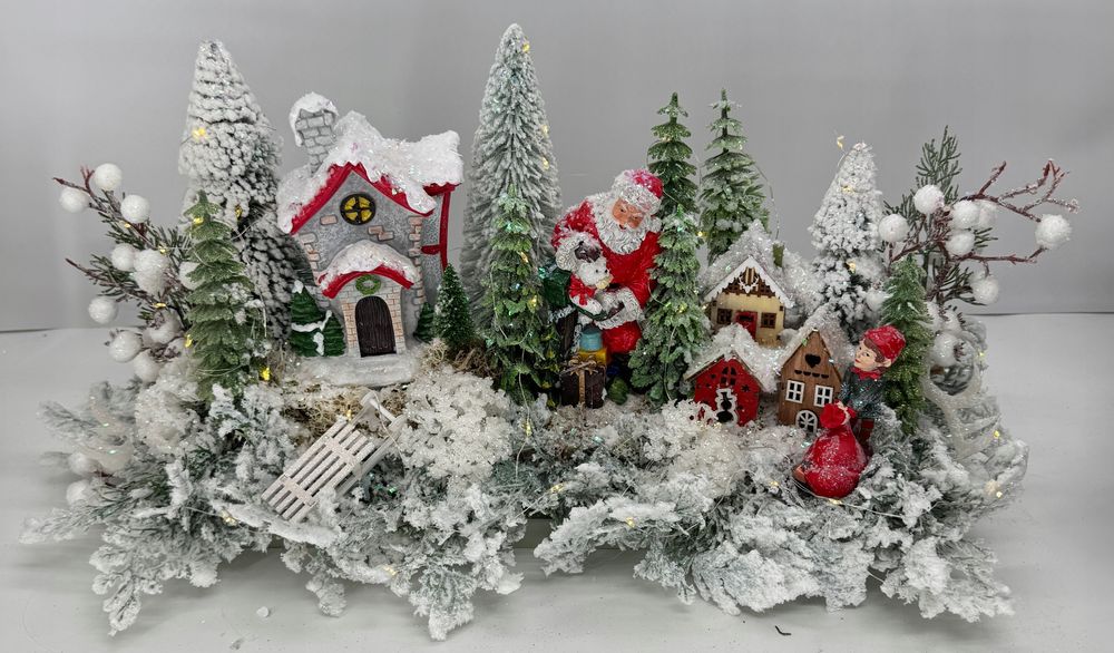 Stroik świąteczny zimowy z domkami Mikołajem i elfem LED