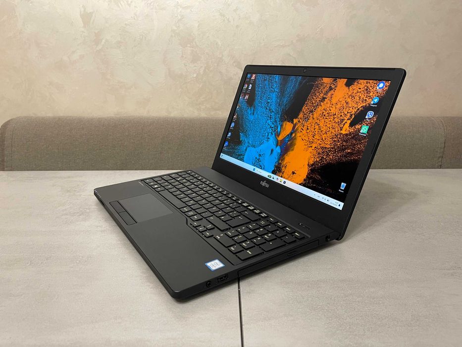 Ноутбук Fujitsu LifeBook A557, 15,6" FHD IPS, i5-7200U, 16GB 250GB SSD