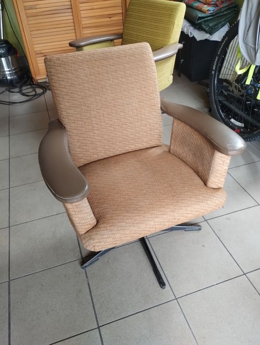 Fotel obrotowy materiałowy